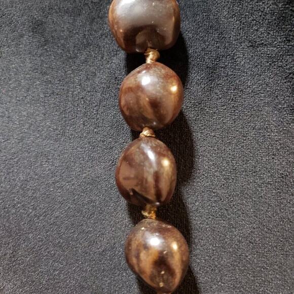 Women Fashion Brown Lumbang Kukui Nut Seed Collar Necklace with Lei Ribbon Clasp - Picture 5 of 6